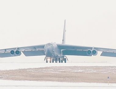 Global Thunder 2017: Απογείωση B-52 της USAF σε πολικές θερμοκρασίες (βίντεο)